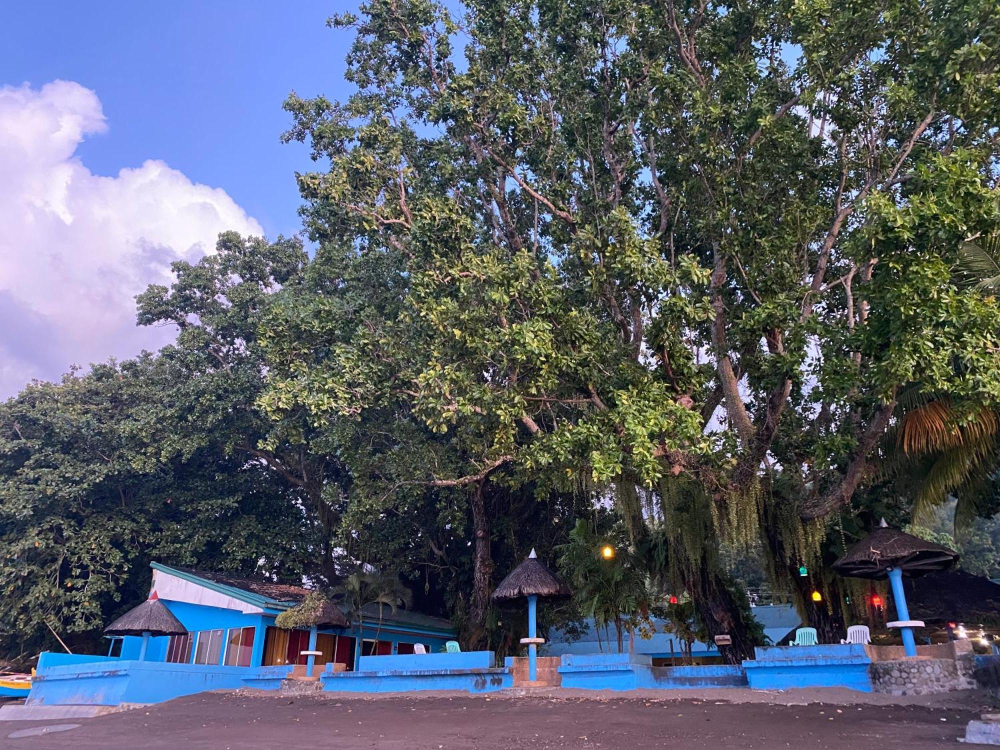 Camiguin Island Golden Sunset Beach Club Mambajao Extérieur photo
